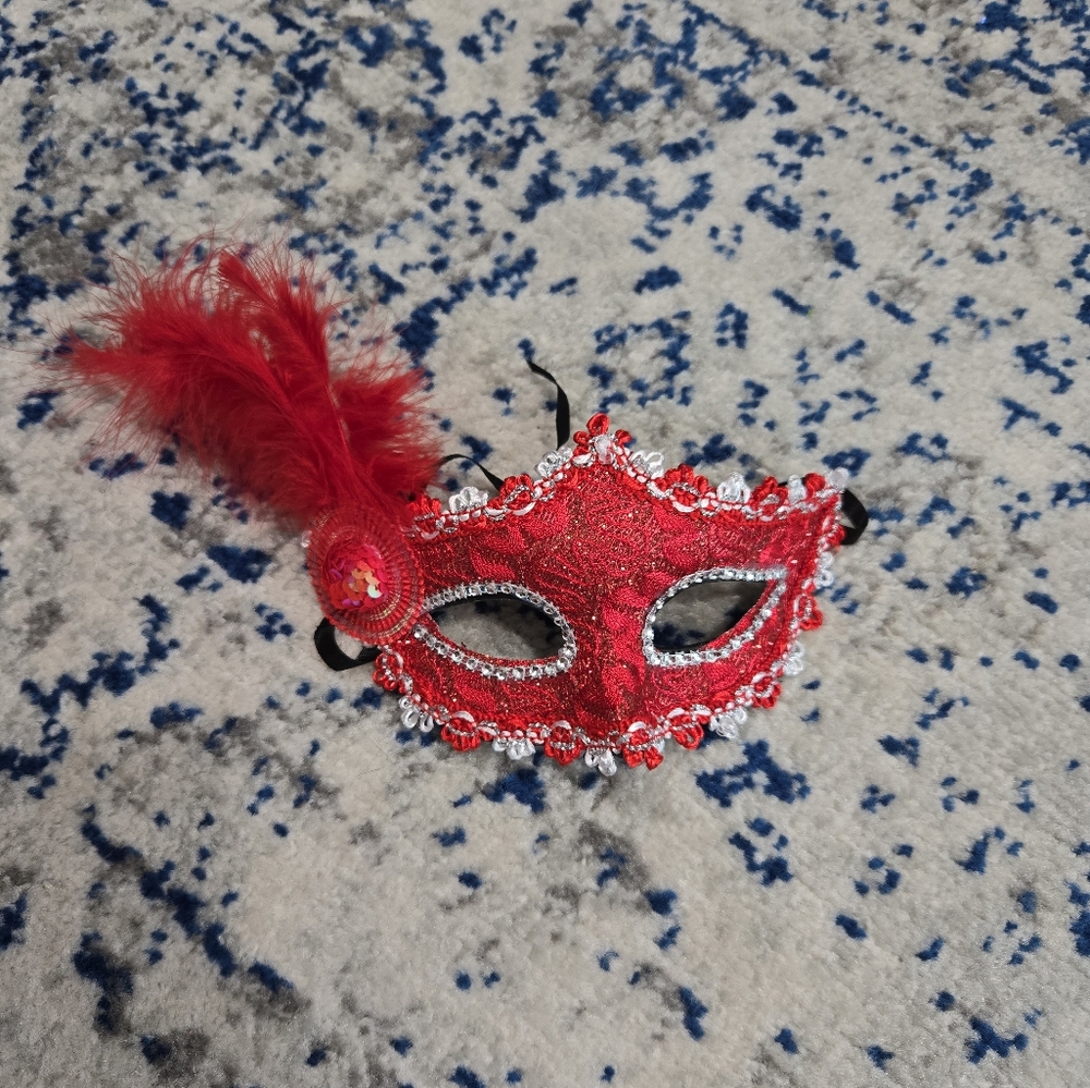 Tie back masquerade mask